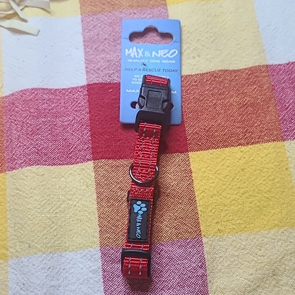 New dog collar xsmall red max & neo brand